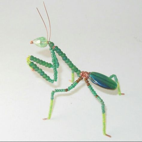 Praying Mantis Beaded Bugs Insects, Wire And Bead Dragonfly, Beaded Bugs How To Make, Beaded Praying Mantis, Beaded Insects Tutorials, Praying Mantis Craft, Beaded Dragonfly Pattern, Bead Pets Pattern Easy, Bead Insects