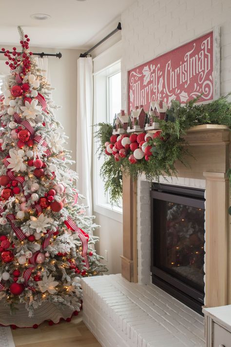 Red and White Christmas Mantel Inexpensive Christmas, Tree Inspiration, Gingerbread Christmas Decor, Handmade Farmhouse, Quotes That Inspire, Red And White Christmas, Classic Christmas Tree, Red White Christmas, Christmas Mantel