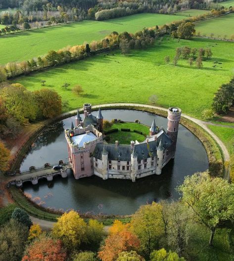 Castles In Belgium, Belgian Castles, Castles To Visit, Castle Mansion, European Castles, Castle House, Fantasy Castle, Beautiful Castles, A Castle