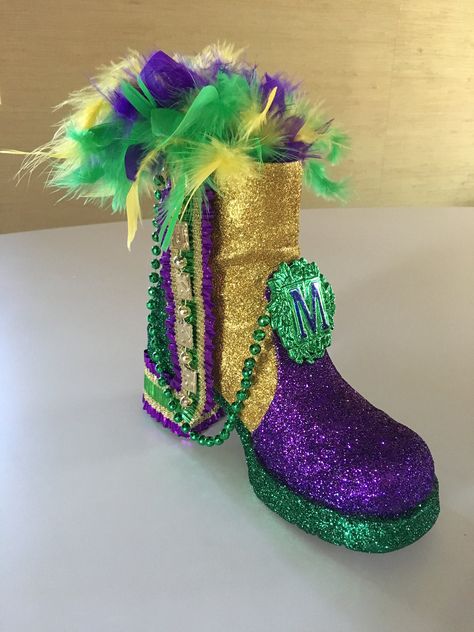 Mardi Gras Diy, Decorative Shoes, Mardi Grad, Grass Decoration, Mardi Gras Float, New Orleans Party, Sunshine Committee, Muses Shoes, Mardi Gras Centerpieces