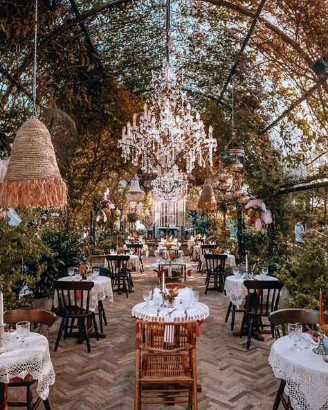 Belle The Magazine - Weddings on Instagram: “When magic happens💫 Double Tap!⁣ .⁣ Photo via @sacks_productions⁣ Venue: @thegrounds⁣ .⁣ .⁣ .⁣ #bridalinspo #weddinginspo #weddingdecor…” Importance Of Life, Wedding Lunch, The Grounds Of Alexandria, Festival Bride, Telugu Wedding, Tamil Wedding, Dream Venue, Event Production, Urban Wedding