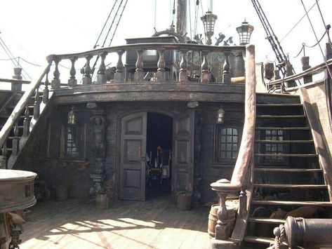 Pirate Captain Quarters Outset Island, Black Pearl Ship, Captains Quarters, Pirate Boats, Navi A Vela, Pirate Queen, Black Sails, Pirate Life, Pirate Theme