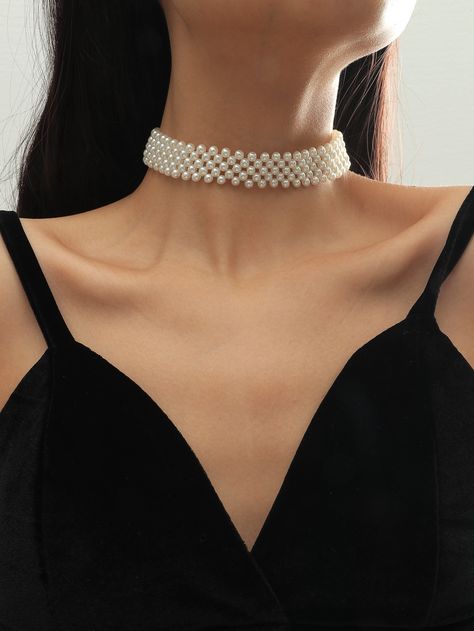 Diy Pearl Necklace, Pearl Necklace Choker, White Choker, Necklace With Pearls, Choker Necklace Designs, Sibu, Pearl Accessories, Beaded Jewels, Neck Jewellery