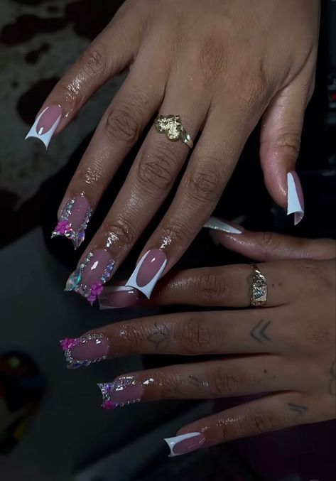 There's a new beauty trend taking over Instagram and it's absolutely stunning. Say hello to "quartz nails". Duck Bling Nails, Designed French Tip Nails, Baddie Vacation Nails, Long Nails Black Women, Short Nail Acrylic Designs, Nail Sets Ideas, Medium Birthday Nails, Bad And Boujee Nails Short, Short Blinged Out Nails