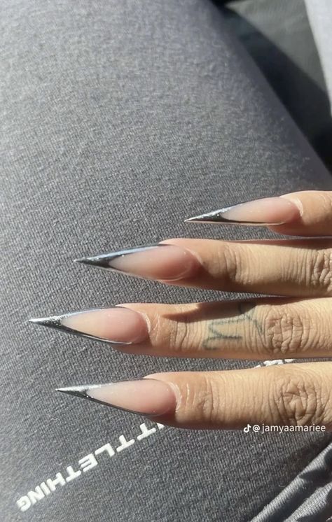 Stiletto Silver Nails, Nail Ideas Stiletto Long, Pointy Nail Ideas, Stiletto Nails Black Women, Classy Stiletto Nails, Long Pointy Nails, Stiletto Nails French Tip, Silver Stiletto Nails, Stilleto Nails Long