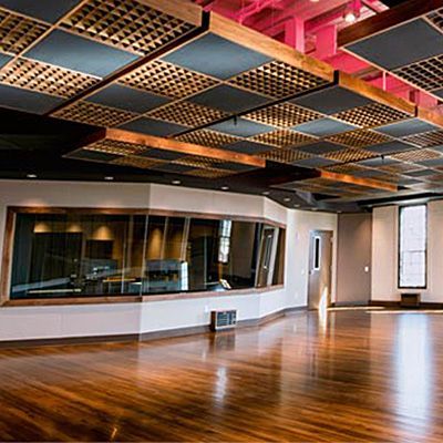 Music Studio Ceiling, Acoustic Panels Design, Studio Acoustics, Wood Sound Diffuser, Studio Room Design, Home Studio Desk, Soundproof Panels, Oak Room, Soundproof Windows