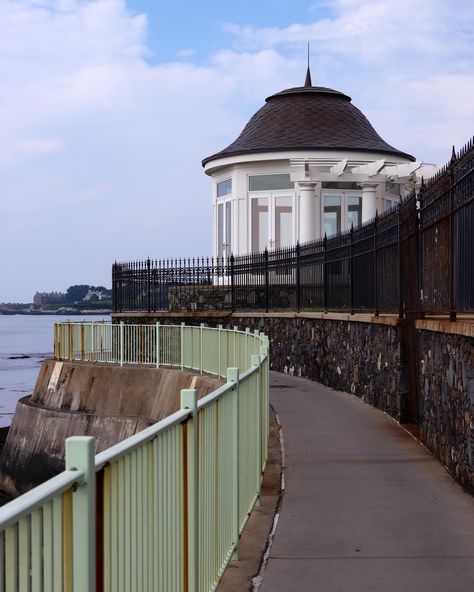 Somewhere along the Cliff Walk in Newport, Rhode Island 🌊 #newport #newportri #cliffwalk #rhodeisland Newport Rhode Island, The Cliff, Newport Ri, Rhode Island, Newport, Walk In, Daily Life, Travel Blog, Walking