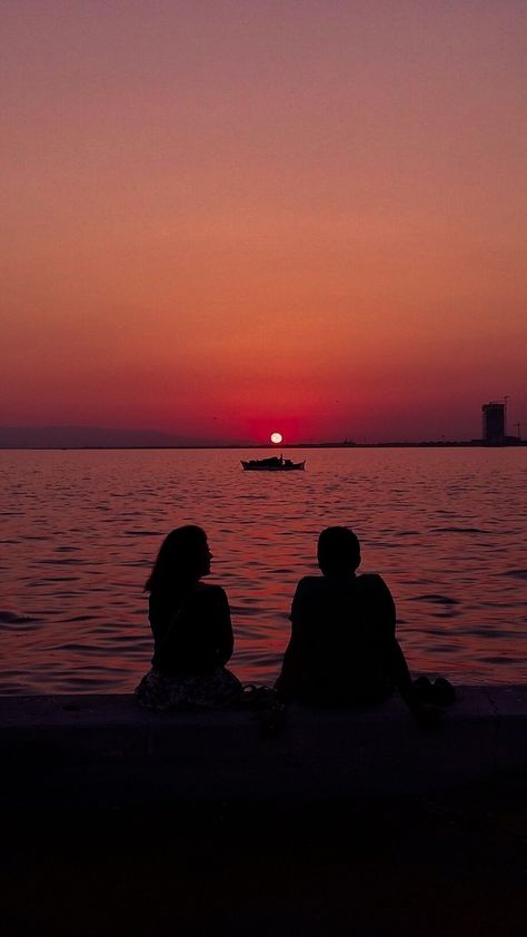 Sunset Couple Aesthetic, Couple Sunset Pictures, Sunset Couple Pictures, Type Of Love, Wattpad Background, Couple Moments, Romantic Wallpaper, Couple Silhouette