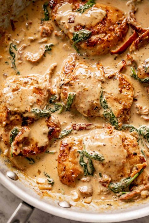 Creamy Tuscan Chicken Thighs - Crave It All Creamy Chicken Thigh Recipes, Chicken Thigh Pasta, Chicken Breast Crockpot Recipes, Slow Cooker Chicken Thighs, Crockpot Chicken Breast, Great Chicken Recipes, Thighs Recipe, Easy Chicken Thigh Recipes, Tuscan Chicken