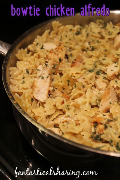 Rotisserie Chicken And Bow Tie Pasta, Bowtie Chicken Alfredo, Ragu Alfredo Sauce, Heavy Cream Chicken, Chicken Bowtie Pasta, Bow Tie Pasta Recipe, Wine Pasta, Chicken Alfredo Recipe, Chicken Alfredo Bake