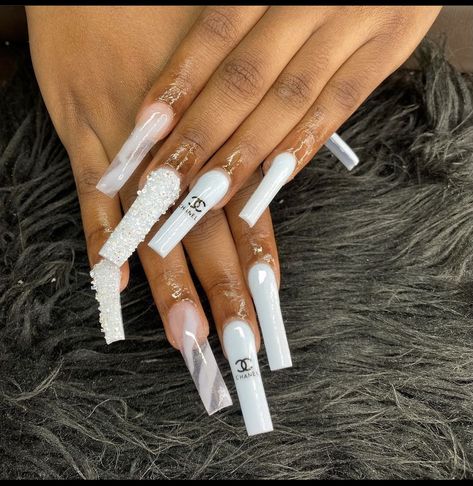 Name Brand Nails Designs, All White Long Nails, Brand Nails Designs, Long White Nails With Charms, White Extra Long Nails, Cum White Acrylic Nails, Y2k Nails Acrylic Long White, White Nails Ideas, Brand Nails