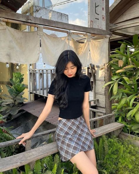 Skirt Poses Photo Ideas, Clean Outfits, Modest Girly Outfits, Skirts Outfits, Clueless Outfits, Korean Casual Outfits, Ootd Ideas, Casual Day Outfits, Paris Outfits