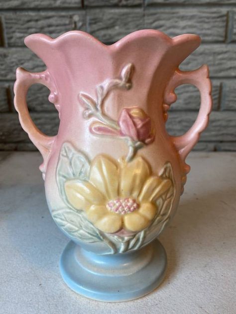 Vintage Hull Vase Chrysler 300c Hemi, Vases Antiques, Hull Pottery, Chrysler 300c, Roseville Pottery, Vintage Baseball, Riding Lawnmower, Vintage Vases, Vintage Pottery