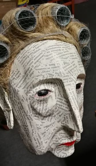 Creepy Paper Mache Mask, Paper Clay Mask, Paper Mache Head Diy, Paper Mache Halloween Mask, Greek Masks Project, Paper Mache Mask Ideas, Cardboard Mask Ideas, Paper Mache Costume, Paper Mache Sculpture Ideas