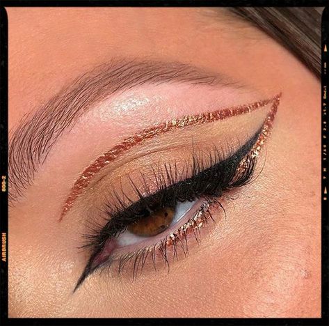 EYELINER Eyeliner Brown Eyes, Edgy Eye Makeup, Catwalk Makeup, Winged Eyeliner Makeup, Hooded Eye Makeup Tutorial, Eyeliner For Hooded Eyes, Eyeliner Designs, Fox Eyes, Dramatic Eye Makeup