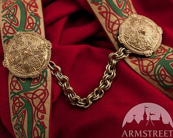 Round Birka IX-XI Century Original Brass Cloak Clasp Fibula Casting (pair) with Chain Cloak Clasp, Medieval Cloak, Viking Wedding, Tablet Weaving, Medieval Jewelry, Medieval Period, Medieval Clothing, Vintage Belt Buckles, Medieval Fashion