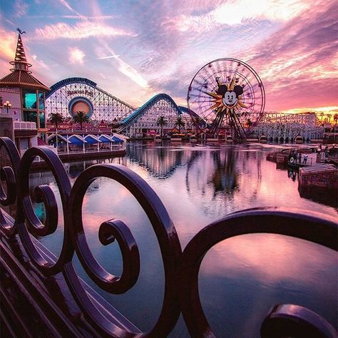 Happy #SunsetSunday! 😍 #DisneyCaliforniaAdventure #Disneyland (Photo: @mutiarasmoments) Disneyland Paris Aesthetic, Disneyland Aesthetic, Disneyland Photography, Disneyland Pictures, Disney Photography, Disneyland California, Paris Aesthetic, Disney Aesthetic, California Adventure