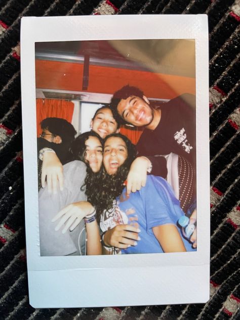 teen friend group polaroid senior trip inspo ideas Friend Group Polaroid, Teen Friend Group, Polaroid Poses, Teen Friends, Friends Pic, Ap Studio Art, Senior Trip, People Clothes, Photo Grouping