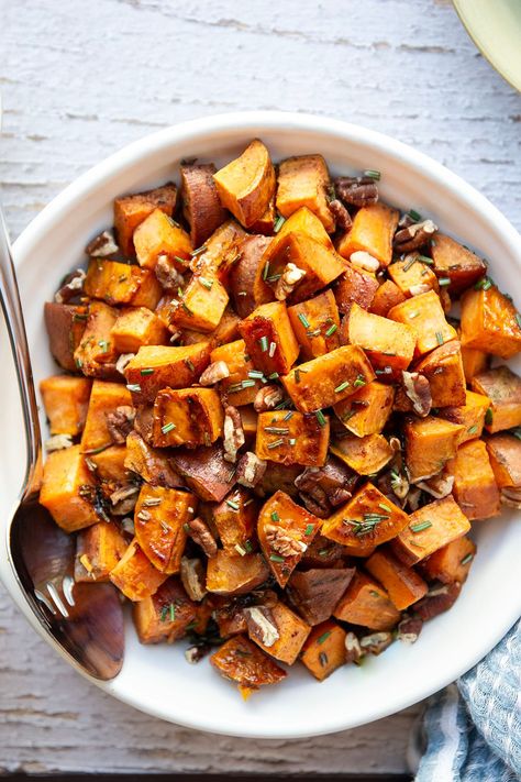 Fragrant rosemary and sweet maple syrup are the perfect combo in these tender rosemary roasted sweet potatoes! They come together in minutes and go well with a variety of dishes. Healthy 2024, Sweet Potato Seasoning, Maple Recipes, Candied Sweet Potatoes, Sweet Potato And Apple, Yummy Sweet Potatoes, Fall Dishes, Comfort Food Recipes Dinners, Roasted Butternut