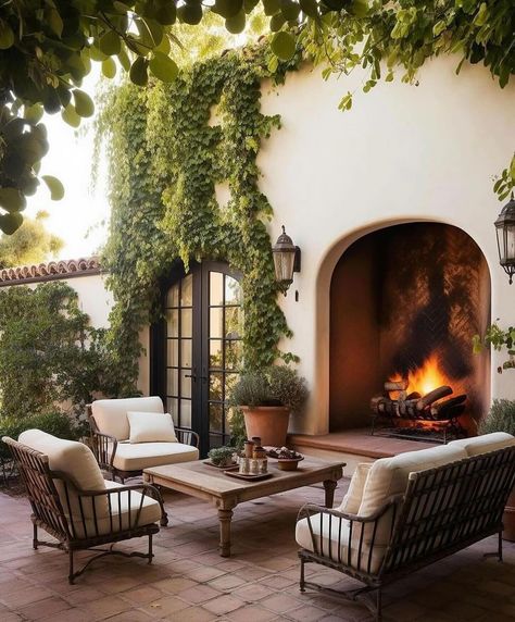 Modern Spanish Laid Back #Cali Vibes 🥰 Follow @BatyaFeuer for more! 🔑 Shop the latest Design & Decor trends | New Blog Post - Link In Bio . . @gildedhearth . . #modernspanish #archdigest #wearevivir #elledecor #theexpert #homesandgardens #housebeautiful #modernfarmhouse #farmhouse #modern #modernhomes #modernspanishstyle #vogueliving #batyafeuer #losangeles #westhollywood #beverlyhills #Hollywoodhills #santamonica #hollywood #california #ShopInStyle #shopwithme #design #exterior #instal... Spanish Revival Interior, Italian Courtyard, Spanish Farmhouse, Spanish Interior, Spanish Modern, Dream Patio, Spanish Style Home, Patio Garden Design, Spanish Style Homes