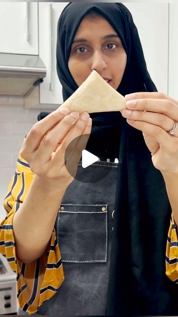 Ayesha Nemat Khan on Instagram: "An easy way to fold samosas (and yes I know they’re not “perfect triangles.” My mom always makes them in this way,  so I make it in this way 🤷🏻‍♀️)  PS: this is a smalll snippet from my full Ramadan meal prep video, you can find the full video with the recipe for the filling and a lot more on YouTube in my bio!  #ramadan #ramadanmealprep #samosa #foldingsamosa #howtofoldsamosa #howtomakesamosa" Samosa Recipe Videos, Mr Bean Birthday, How To Make Samosas, Samosa Recipe, Mr Bean, Ramadan Recipes, Interesting Food, Samosa, Interesting Food Recipes