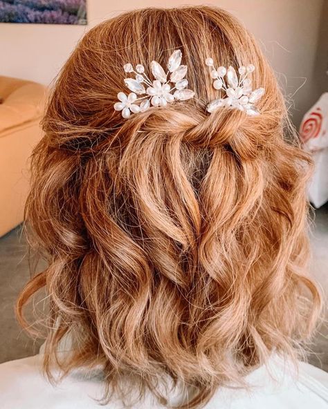 Romantic Mother-of-the-Bride Bob Hairstyle Mother Of The Bride Hairstyles, Mother Of The Groom Hairstyles, Hairstyles For 2023, Side Updo, Bride Updo, Bridal Hairdo, Mother Of The Bride Hair, Hair Adviser, Mom Hairstyles