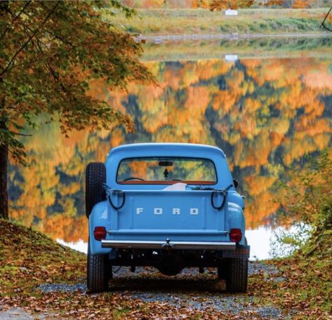 Old Truck Paintings, Aesthetic Cars, Bg Design, Old Truck, Changing Leaves, Ford Classic Cars, Autumn Scenes, Anne Of Green, Kendo