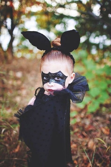 best infant halloween costumes bat Halloween costumes for girls Maquillaje Halloween Infantil, Diy Fantasia, Bat Halloween Costume, Infant Halloween, Halloween Infantil, Bat Costume, Baby Kostüm, Diy Costumes Kids, Costumes Kids