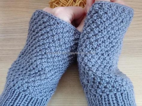 Rib Stitch & Irish Moss/Seed Stitch Wrist Warmers Irish Moss Stitch, Light Worsted Weight Yarn, Knitting Videos Tutorials, Fall Crochet Patterns, Irish Moss, Rib Stitch, Halloween Crochet Patterns, Crochet Fall, Crochet Magazine