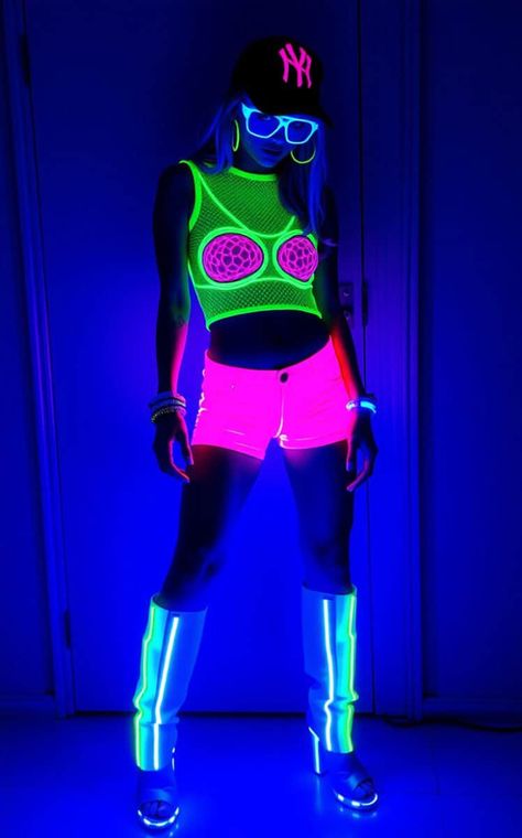 15 Rave Outfit Ideas That'll Make You the Life of the Party 2 Blacklight Rave Outfits, Diy Rave Top, Day Rave Outfit, Neon Outfits Party Night, Raver Fashion, Neon Outfits Party, Rave Festival Outfit Ideas, Rave Outfit Ideas, Rave Scene