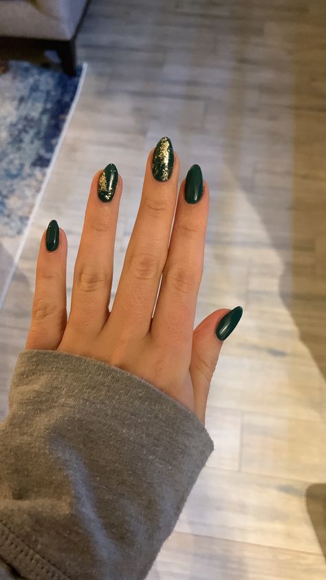 Dark Green Nails With Gold Foil, Short Hunter Green Nails, Autumn Nails 2023 Green, Green Nails Wedding Guest, Dark Green And Rose Gold Nails, Sparkling Green Nails, Dark Green And Gold Nail Ideas, Hunter Green Almond Nails, Forest Green Hoco Nails