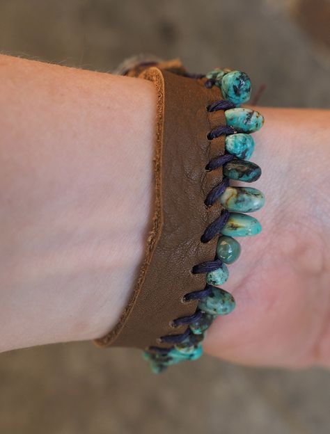 Leather Jewelry Making, Leather Jewelry Diy, Bracelets Handmade Diy, Leather Jewellery, Turquoise Leather, Leather Art, Leather Ideas, Leather Crafts, Leather Cuffs Bracelet