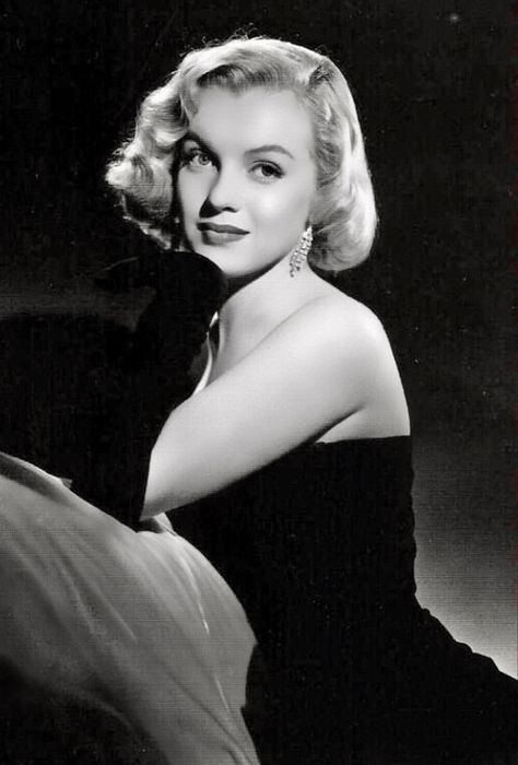 The Asphalt Jungle, Marilyn Monroe Photos, Norma Jean, Beauty Inside, Vintage Beauty, Marilyn Monroe, Photo Studio, Photo Sessions, The Past