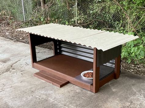 Feral Cat Feeding Station, Outdoor Cat Shelter Diy, Cat Food Station, Cat Habitat, Outdoor Cat Shelter, Feral Cat Shelter, Feral Cat House, Cat Feeding Station, Dog Feeding Station