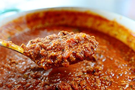 The Pioneer Woman's Spaghetti Sauce - her instructions just made me laugh out loud Ina Garten Spaghetti Sauce, Pioneer Woman Spaghetti Sauce, Bolognese Recipes, Meat Sauces, Homemade Spaghetti Sauce Easy, Homemade Spaghetti Sauce Recipe, Sauce Spaghetti, Spaghetti Sauce Recipe, Homemade Spaghetti Sauce