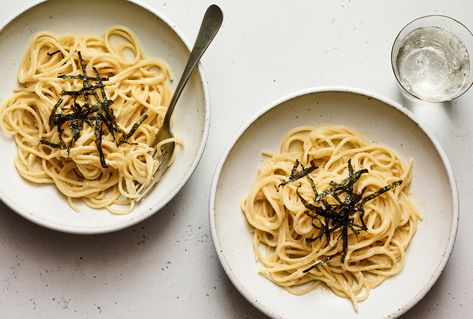 This simple five-ingredient creamy miso pasta is loaded with flavor – The Seattle Times Miso Pasta, Red Pesto, Red Miso, Seaweed Snacks, Nyt Cooking, Chips And Salsa, One Pot Pasta, Curry Paste, Creamy Sauce