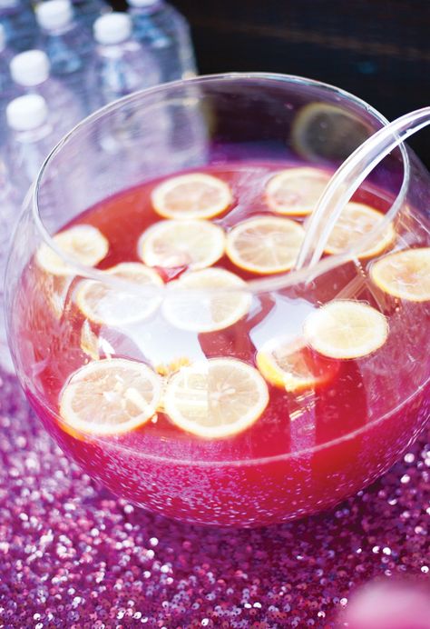 Pink Lemonade Sparkling Fruit Punch Glitter Punch Drink, Glitter Punch, Pink Baby Shower Food, Summer Party Punch, Party Punches, Pretty Punch, Raspberry Punch, Baby Shower Punch, Lemonade Punch