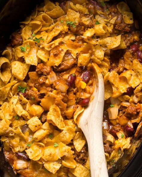 Crockpot Frito Pie Crockpot Frito Pie, Fritos Chili Pie, Frito Chili Pie Recipe, Chili With Ground Beef, Frito Recipe, Frito Pie Recipe, Frito Chili Pie, Crockpot Mexican, Chili Pie