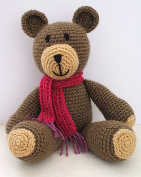 The Dreamy Crocheter: Free scarf pattern for Barney the Bear Corduroy Bear, Bear Scarf, Crocheted Amigurumi, Crochet Scarf Pattern Free, Free Toys, Free Scarf, Crochet Teddy Bear, Crochet Teddy, Crochet Wrap