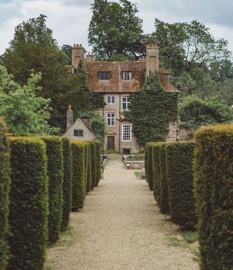 1860s Aesthetic, Mermaid Stories, English Houses, England Aesthetic, England Countryside, Pride And Prejudice 2005, Kent England, Tunbridge Wells, Penteado Cabelo Curto