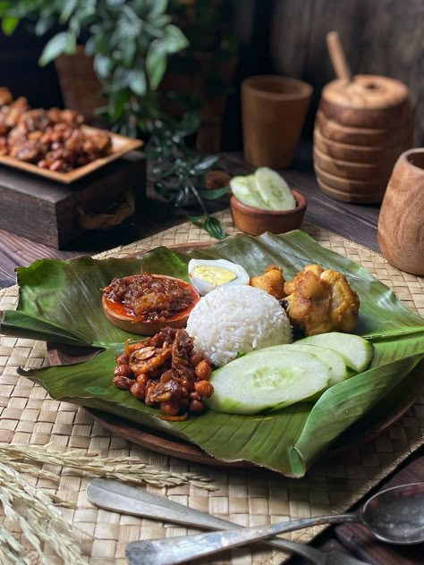 African Food Photography Styling, Food Ideas Photography, Nasi Lemak Photography, Nasi Lemak Aesthetic, Nasi Lemak Ayam, Asian Food Photography, Masakan Malaysia, Malay Food, Food Photoshoot