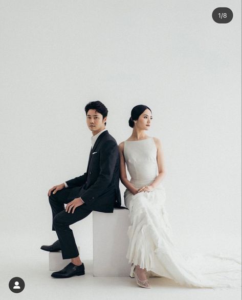 Korean Engagement Photos Studio, Elegant Prewedding Photoshoot, Minimalist Prewedding Photoshoot, Prewedding Indoor Ideas, Simple Prewedding Photoshoot, Simple Couple Photoshoot, Prewed Casual Indoor, Pre Wedding Photoshoot Indoor, Casual Prewedding Indoor