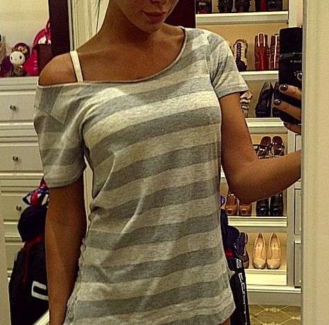 Everyone owns T-shirts for sometimes we just want to keep things casual. But that doesn’t mean you can’t look fabulous – simple can be so chic, if only you fashion it right. So here are some ways i… Shirt Reconstruction, Jennifer Stano, Shirt Crafts, 2015 Style, Off The Shoulder Shirt, Going Shopping, Off Shoulder Shirt, Simple T Shirt, Tshirt Crafts