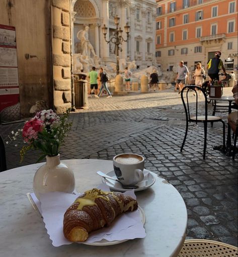 #italy #rome #breakfast #aesthetic #romantic Rome Aesthetic, Rome Streets, Summer Abroad, Breakfast Aesthetic, Moving To Italy, Italian Aesthetic, Wild Photography, Italian Street, Honeymoon Places