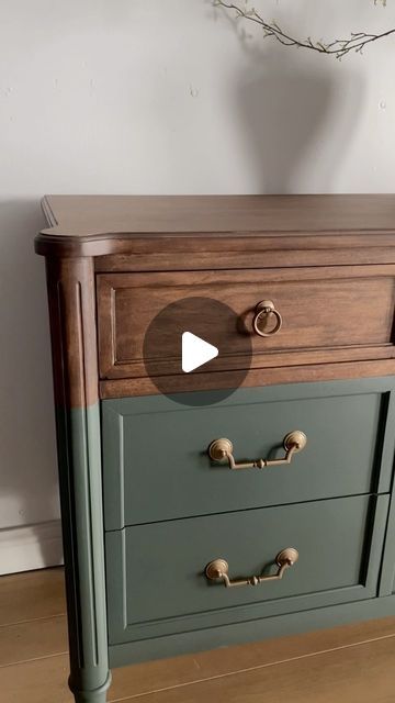 Chest Dresser Makeover, Traditional Furniture Makeover, Farmhouse Green, Furniture Makeover Inspiration, Green Dresser, Flip Ideas, Diy Dresser Makeover, Leftover Paint, Room Green