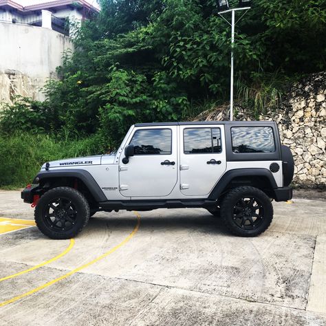 Silver jeep wrangler unlimited black rhino glamis Silver Jeep Wrangler Accent Colors, Silver Jeep Wrangler Unlimited, Silver Jeep Wrangler, Four Door Jeep Wrangler, Jeep Wrangler Lights, Jeep Wrangler Soft Top, Jeep Wrangler Mods, Wrangler Mods, Jeeps Wrangler