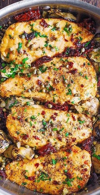 One Skillet Meals, One Skillet, Mediterranean Chicken, Sun Dried Tomatoes, Chicken Dishes Recipes, Mediterranean Diet Recipes, Idee Pasto Sano, Dried Tomatoes, Poultry Recipes