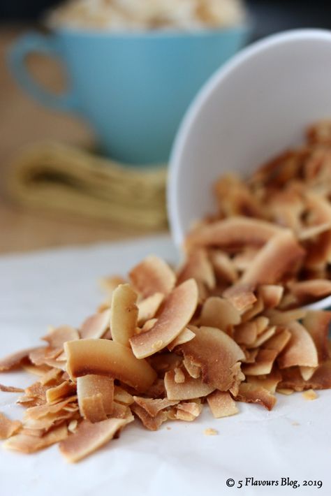 Roasted Coconut Flakes, Roasted Coconut, Coconut Slice, Desiccated Coconut, Dehydrated Food, Oven Cooking, Toasted Coconut, Oven Roast, Shredded Coconut