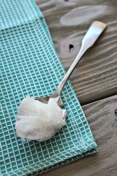 Oil Pulling with Coconut Oil - Primally Inspired Oil Pulling With Coconut Oil, Benefits Of Oil Pulling, Health Coconut Oil, Oil Pulling Benefits, Coconut Oil For Teeth, Coconut Oil For Face, Coconut Health Benefits, Coconut Oil Pulling, Coconut Oil Uses