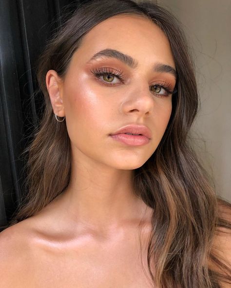 CARLA DYSON on Instagram: “Hair and makeup on the beautiful  @whyntervanravenstein #makeupartist #makeup #makeuplife #meccabeauty #meccamoment #melbournemakeupartist” Olive Skin Makeup, Winter Make-up, Brown Girls Makeup, Makeup Soft, Soft Dramatic, Natural Glowy Makeup, Bridal Makeup Looks, Glowy Makeup, Natural Makeup Looks